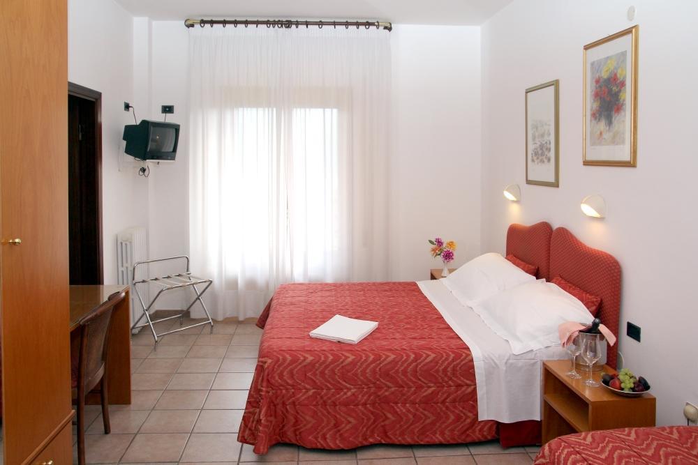 Family Hotel Como Rivisondoli Exterior photo